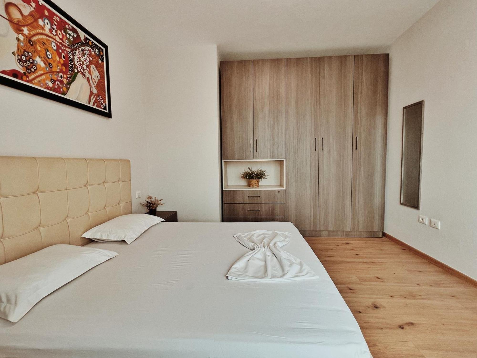 Cozy Rooftop Apartment - Your Home, Away From Home! ティラナ エクステリア 写真