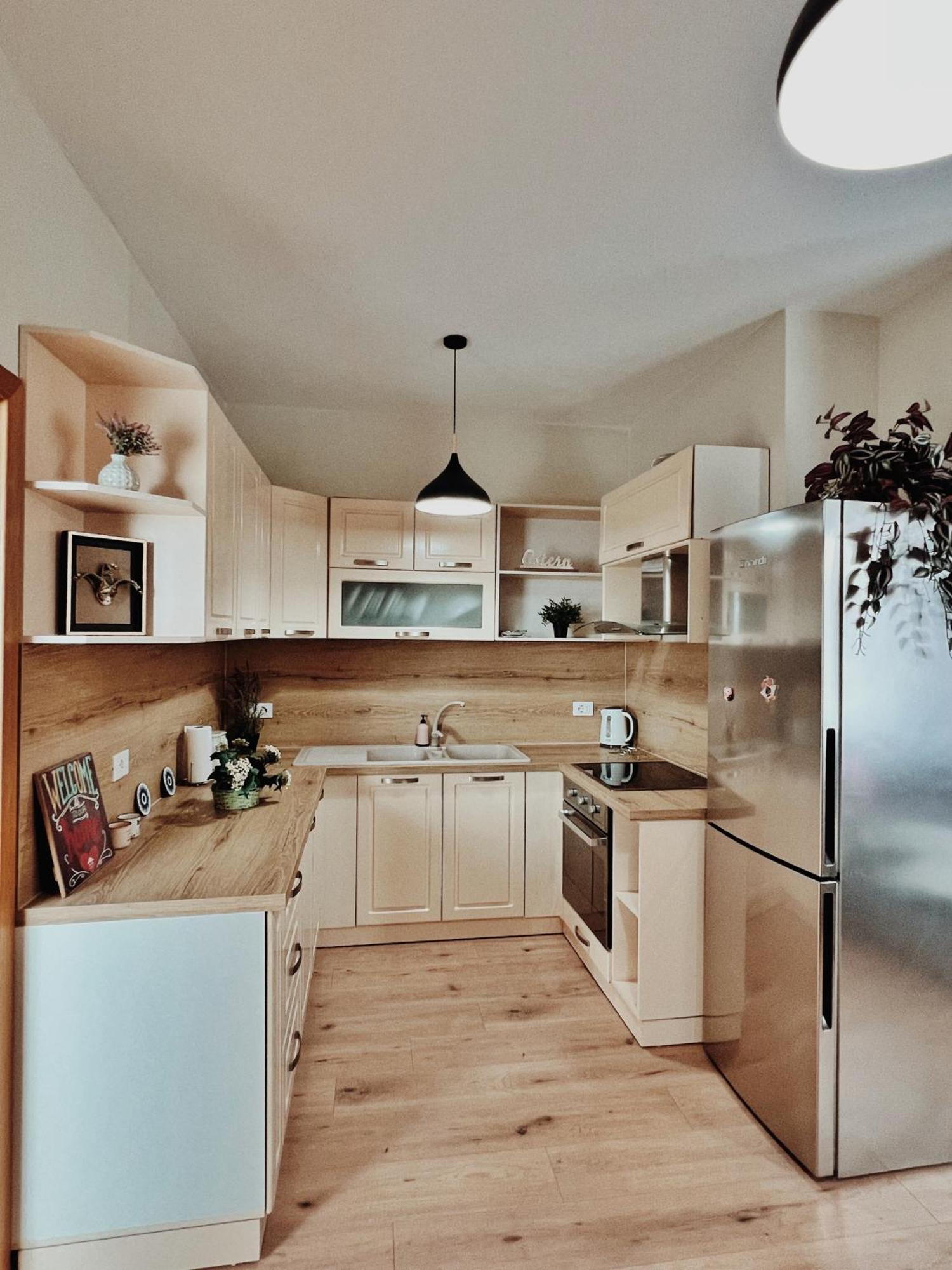 Cozy Rooftop Apartment - Your Home, Away From Home! ティラナ エクステリア 写真