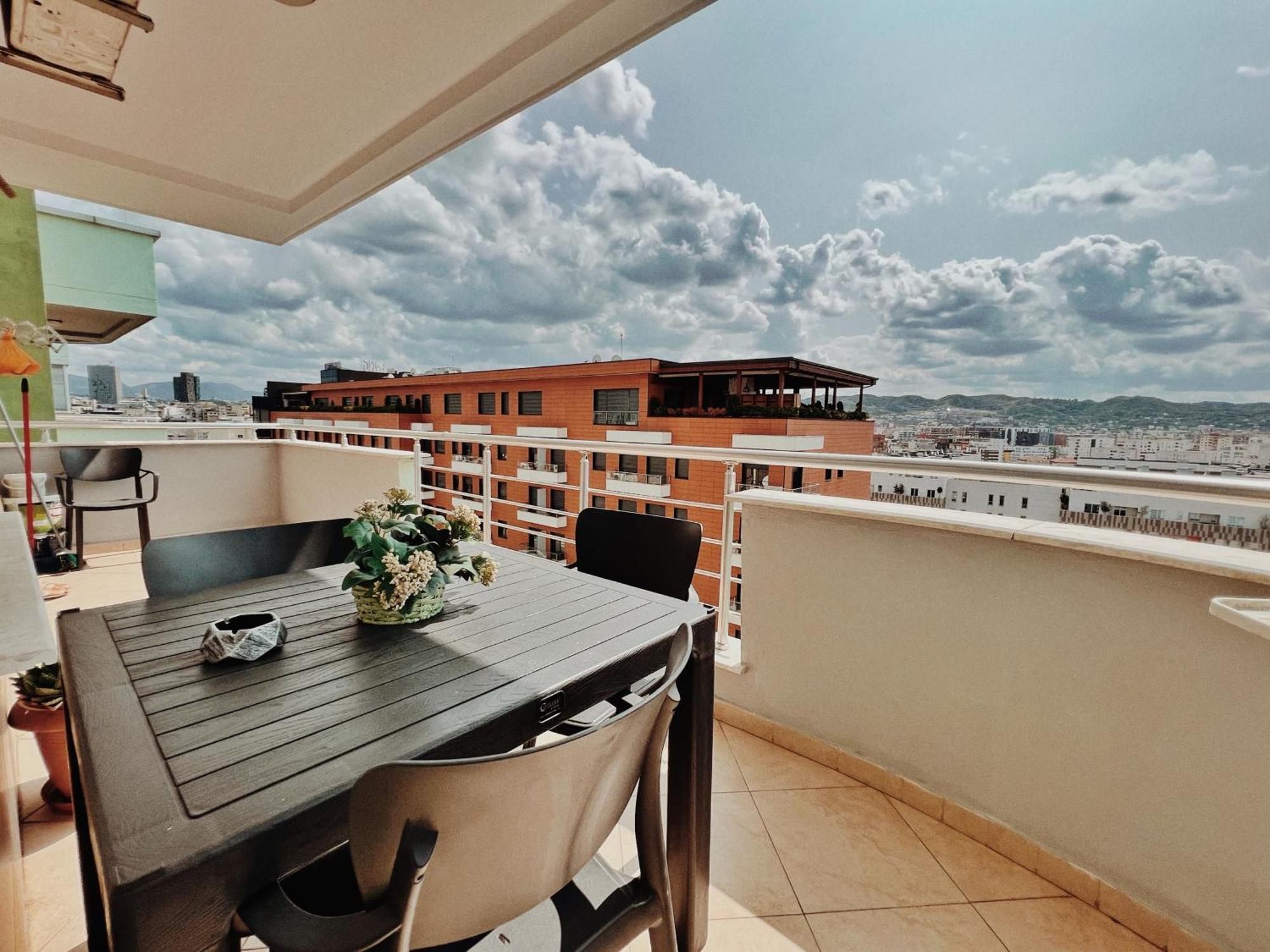 Cozy Rooftop Apartment - Your Home, Away From Home! ティラナ エクステリア 写真