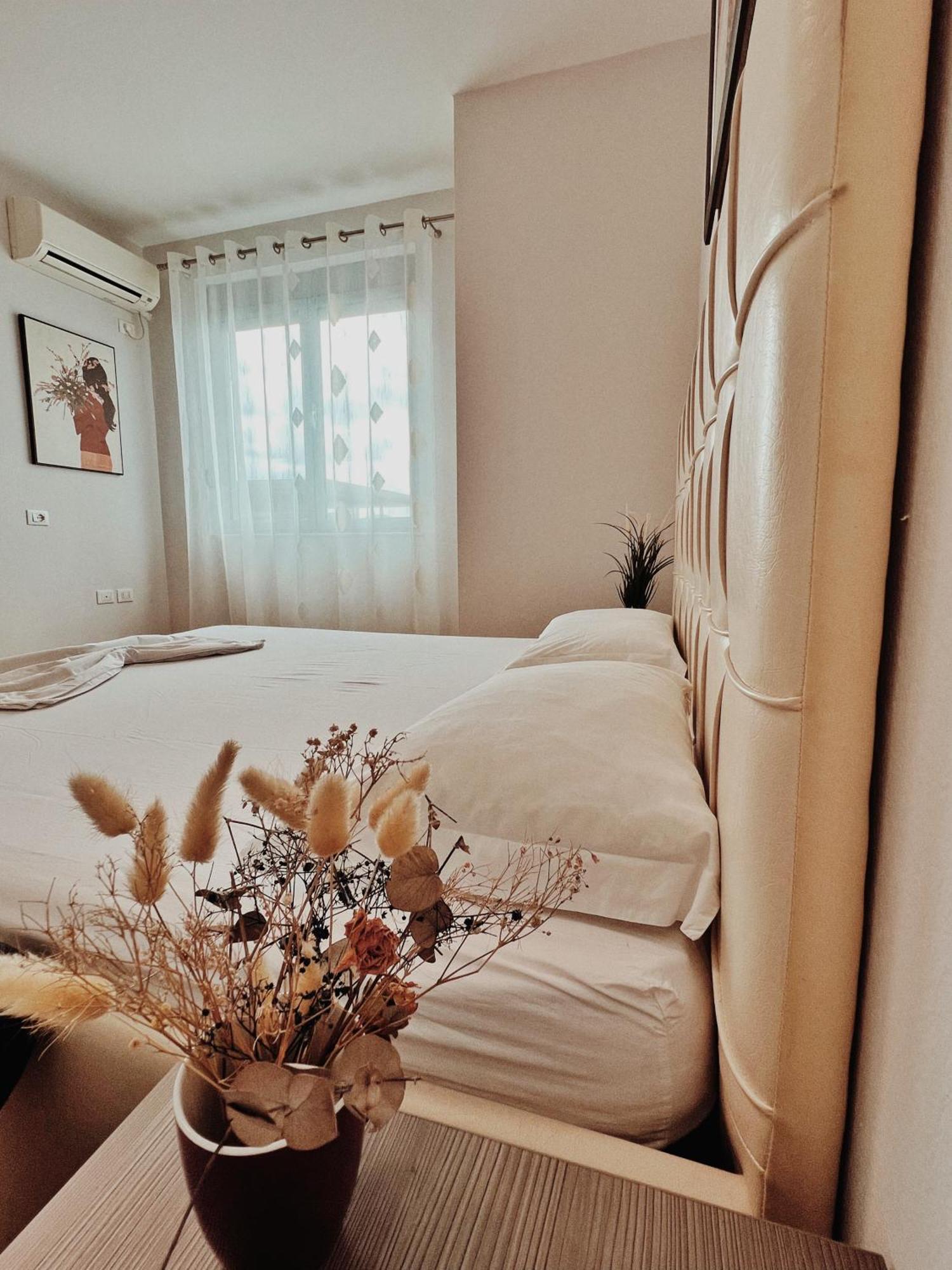 Cozy Rooftop Apartment - Your Home, Away From Home! ティラナ エクステリア 写真