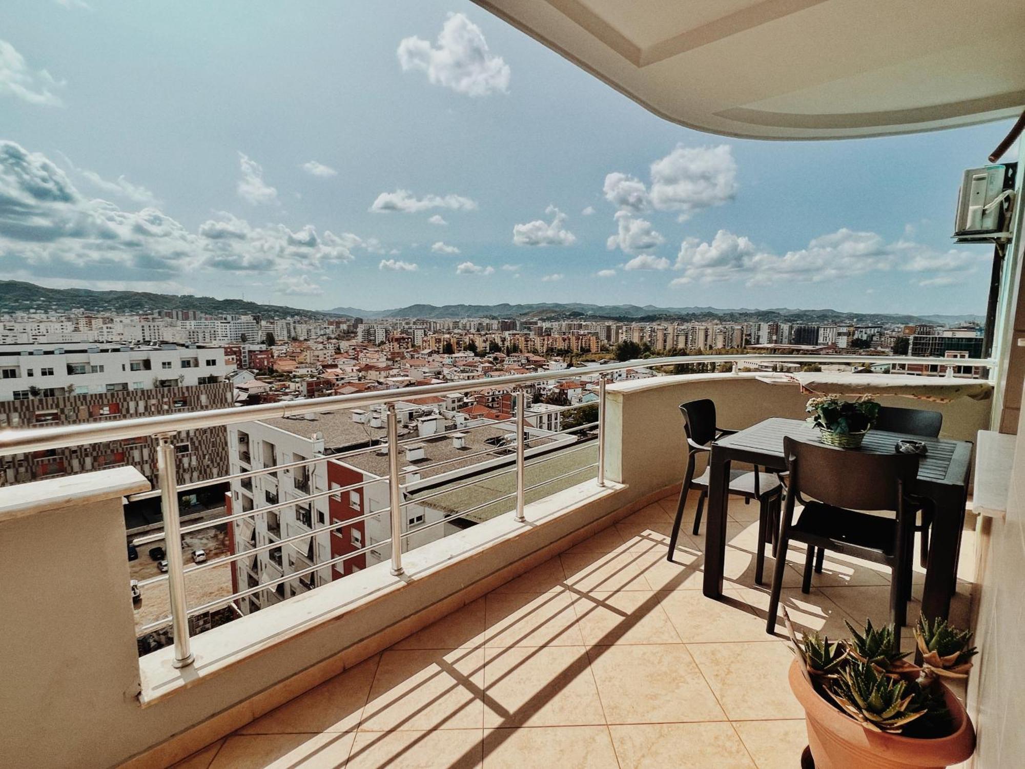 Cozy Rooftop Apartment - Your Home, Away From Home! ティラナ エクステリア 写真